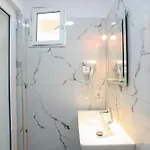 Angjelina شقة فلورا
