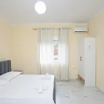 Angjelina شقة فلورا