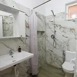 Angjelina شقة فلورا