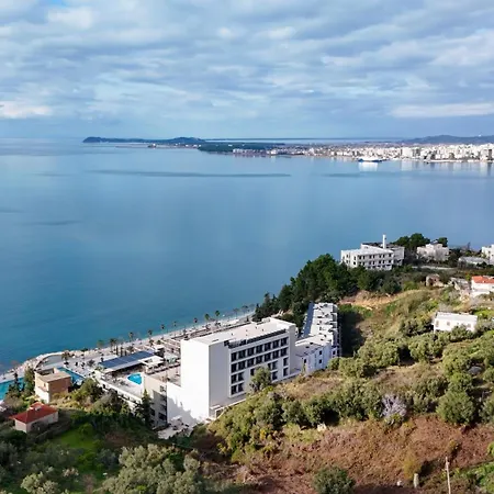Evelyn Free Parking * Vlorë