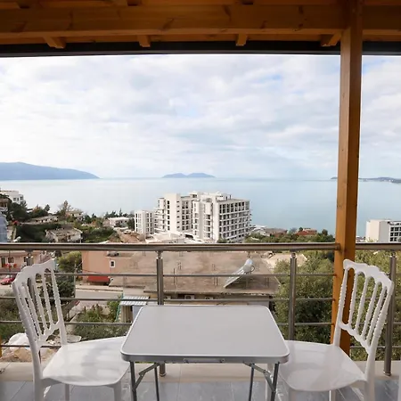 Evelyn Free Parking * Vlorë