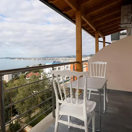 Evelyn Free Parking *