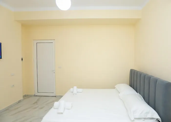 アパート Angjelina